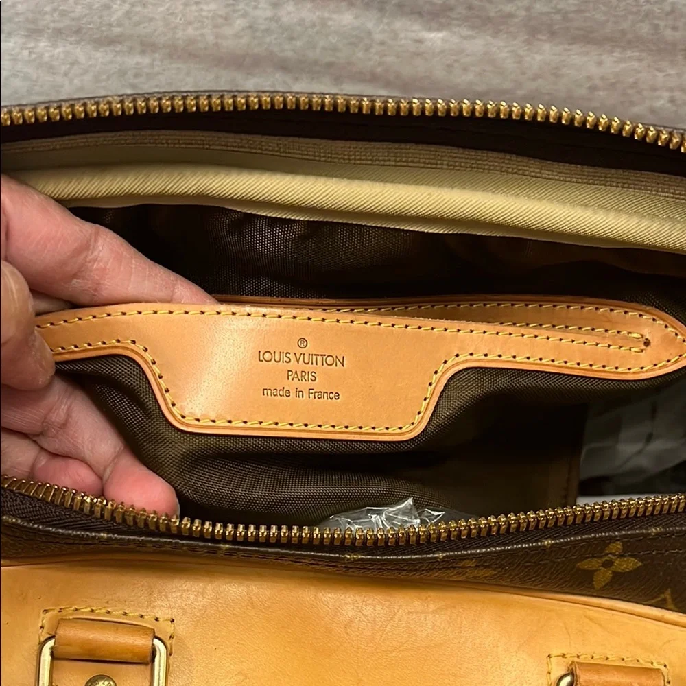 Louis Vuitton Brown Monogram travel Bag - Picture 5 of 15